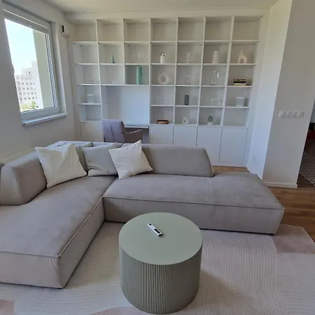 3 With Parking, Air Condition Near Airport Apartament