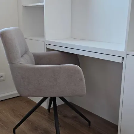Apartment 3 With Parking, Air Condition Near Airport