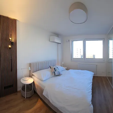 3 With Parking, Air Condition Near Airport Apartament *