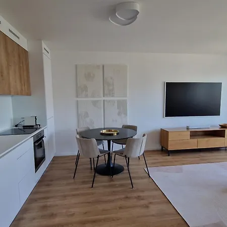 3 With Parking, Air Condition Near Airport