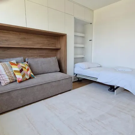 Lägenhet 3 With Parking, Air Condition Near Airport